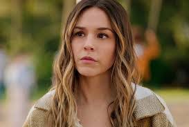 Elise Gatien's Instagram, Twitter & Facebook