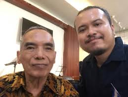 THROWBACK My lil' sister wedding with tante Antarini Adam Malik. Congrats  Lil' Sis! #familytime #malikaunt #maliksister #malikbatubara #malikfamily  #aunt #batak #familyday #family #marpaung #sisterwedding #siblingswedding  #wedding #weddingday ...