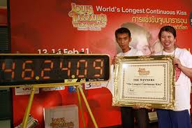 Kuri uyu munsi wo gusomana nawe ntutangwe, gusa ukore ibyo ushoboye bibereye mwembi cyangwa uwo ushaka gusoma. Longest Kiss Record Broken In Thailand Kissathon Csmonitor Com