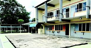 Indah khabar dari rupa, seorang gadis hampa apabila kek yang ditempahnya dengan seorang peniaga untuk majlis pertunangannya tidak seperti yang diharapkan. Ssn Indah Khabar Dari Rupa Sekolah Sukan