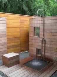 Dusche Selber Bauen Paletten Holz Sichtschutz Gartendusche Moderner Patio Moderne Landschaftsgestaltung