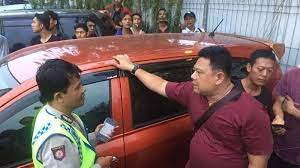 Kunci security door kepunyaan suami saya yang diletakkan dalam kereta hilang kena ambil pencuri yang pecahkan cermin kereta tersebut. Video Budak Lelaki Maut Terkunci Dalam Kereta Selama Dua Hari