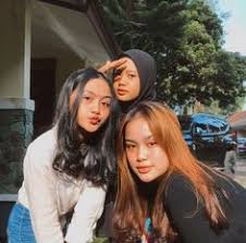 Baru tiga bulan aku menikah dengan seorang gadis cantik keturunan chinese bernama tiara, panggilannya rara. 55 Ide Sahabat Bertiga Sahabat Foto Sahabat Foto Teman
