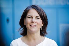 Historische Schlüsselübergabe an Baerbock