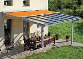 Das glas lässt viel licht auf ihre terrasse. Glasdach Mit Integrierter Markise Versus Regen Und Sonne Glasdachkonstruktion Glasuberdachung