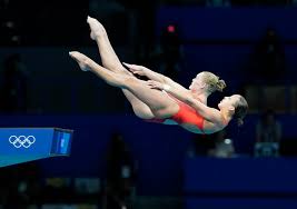 Quan just turned 14 in march and is the youngest athlete representing china in tokyo, but she looked like a seasoned veteran from her. Us Rallies To Claim Silver In Women S 10m Synchro Diving