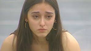 Per questo la signora margherita ha deciso di regalare a giulia un abito blu molto speciale. Amici 21 Giulia In Crisi Sono Stata Tanto Giudicata Dilei