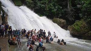 Namun kondisi banjir kali ini sangat parah karena air terus naik dan arusnya deras, sehingga warga terpaksa harus meninggalkan rumahnya. Taman Nasional Bantimurung Bulusaraung Rumah 250 Jenis Kupu Kupu Tribun Timur
