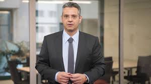 Με απόφαση του πρωθυπουργού, κυριάκου μητσοτάκη, αναπληρώτρια κυβερνητική εκπρόσωπος αναλαμβάνει η δημοσιογράφος αριστοτελία πελώνη. H Nea Apostolh Poy Ane8ese O Mhtsotakhs Ston Syzygo Ths Kybernhtikhs Ekproswpoy The Faq