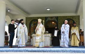 Sărbătorirea hramului a debutat duminică, 20 mai 2018, când, în biserica parohiei, a fost săvârşită slujba vecerniei unită cu litia. SfinÈ›ii ImpÄƒraÈ›i Constantin È™i Elena Ocrotitorii Spirituali Ai MÄƒnÄƒstirii Dobric SÄƒrbÄƒtoriÈ›i In PrezenÈ›a Mitropolitului Andrei Radio Renasterea