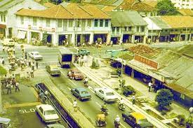 A market in a traditional malay kampong house: Geylang Serai In Early 1980s History Of Singapore Singapore City Singapore Photos