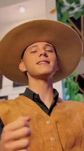 Carlos Cisneros: La Historia del Changuito Yuteño