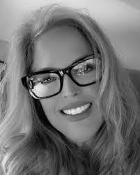 Suzanne Puckett's Instagram, Twitter & Facebook