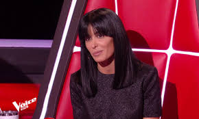 Et ce soir sur tf1 c'est dans une robe courte et très colorée que jenifer est apparue. The Voice Kids Jenifer Absente De La Grande Finale La Chanteuse S Explique