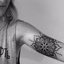 Le mot mandala est un mot sanskrit pour „cercle, unité, totalité. Idees Tattoo Pour Les Amoureux Des Mandalas Beachbrother Magazine