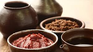 Add chopped garlic to 1/2 cup oil. The Real Difference Between Ssamjang And Gochujang