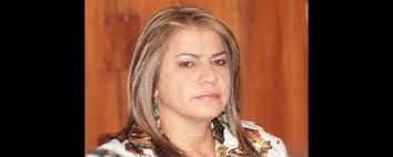 Olga Suárez se mueve hacia Álvaro Vásquez