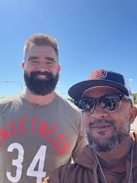 Jason Kelce!! GO BEARS!! Windycityendzone