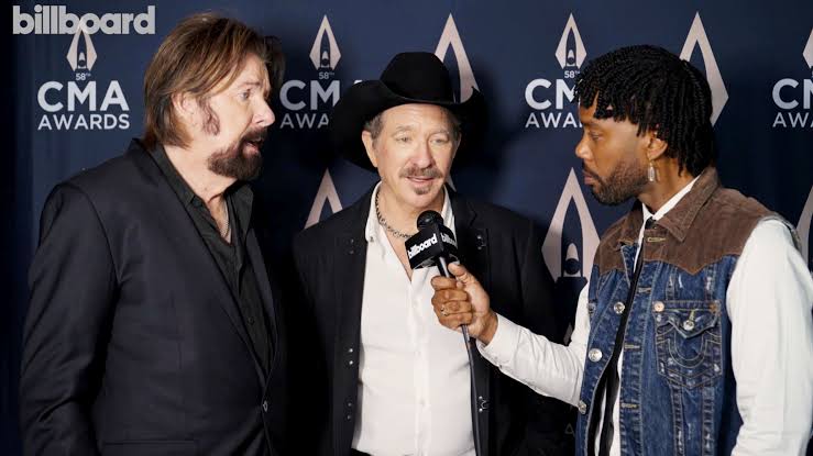 Brooks & Dunn Celebrate 18th ACM Awards Duo of the Year Win | Extra