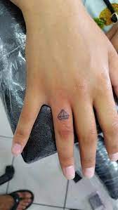 Diamond Tattoo Finger Tattoo Elmas Dovmesi Parmak Dovmesi Tiny Tattoo Bodrum Tattoo Bodrum Dovm Diamond Finger Tattoo Ring Finger Tattoos Diamond Tattoos