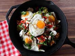 Breakfast Totchos Skillet Recipe In 2021 Breakfast Totchos Food Network Recipes Food Network Recipes Pioneer Woman