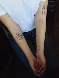 Hand Outline Tattoo Tattoos Simple Arm Tattoos Pretty Tattoos