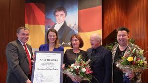 În același an, a primit premiul siebenpfeiffer pentru. Homburg Siebenpfeiffer Preis Fur Anja Reschke Der Vorwurf Lugenpresse Ist Ein Angriff Auf Die Demokratie Homburg1