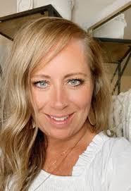 Lynn Privett's Instagram, Twitter & Facebook