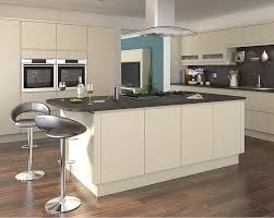 Slab kitchen doors are one of the simplest styles available, so if you're looking for something smart and simple, view all our slab kitchen doors here to find your perfect kitchen doors. Luca Alabaster Kitchens Buy Luca Alabaster Kitchen Units At Trade Prices Idee Cuisine Cuisine Ouverte Cuisine