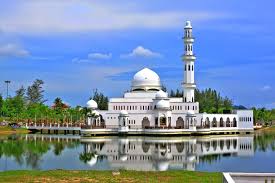 Masjid sultan salahuddin abdul aziz shah, shah alam tahukah anda masjid ini merupakan masjid kedua terbesar di asia tenggara? Gambar Masjid Kristal Dan 13 Masjid Lain Yang Paling Mempersonakan Di Malaysia