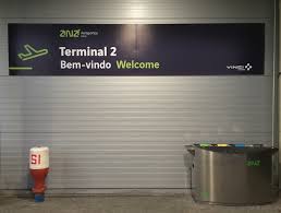 Located right by lisbon humberto delgado airport, the hotel tryp lisboa aeroporto stands next to terminal 1, right near the segunda circular / a1 ring road, lisbon's main highway, and 2 minutes away from the metro and 1 minute away from several bus stops which will take you anywhere in lisbon. Como Ir Para Terminal 2 Do Aeroporto De Lisboa Viaje Comigo