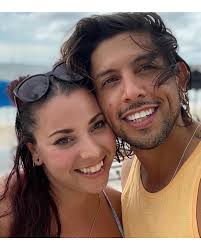 Friendship is like peeing in your pants. Everyone can see it, but only you  can feel a warm feeling inside.