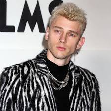 Richard colson baker, colson baker. Maschinengewehr Kelly Begeisterte Megan Fox Schone Fusse Die In Bloody Valentine Video Music News Zu Sehen Sind Siing