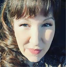 Leanne Carlson's Instagram, Twitter & Facebook