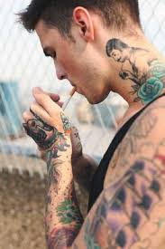 50 Tatuajes En El Cuello Para Chicos Y Chicas Belagoria La Web De Los Tatuajes Estos puntos parecen folículos pilosos y de lado parece que un hombre se afeitó el pelo a cero. 50 tatuajes en el cuello para chicos y