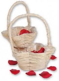 Blumen streuen oder auf das brautpaar zu werfen ist ein besonders schöner, farbenfroher brauch mit hoher symbolischer aussagekraft. Streukorbchen Fur Die Blumenkinder Der Hochzeit