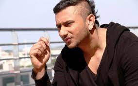 Get honey singh hair hairstyle in single makhna song trailer. 16 Yo Yo Honey Singh Photos In Famous Hairstyles Ideas Yo Yo Honey Singh Famous Hairstyles Singh