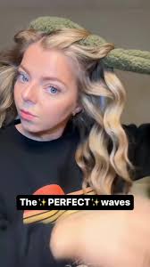 Have you ever tried heatless curls before? 🖤 #cozyconfidence #heatlesscurls