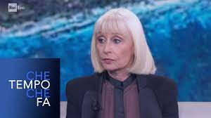 De acuerdo con la nota de ansa, raffaella carrà falleció a las 4:20 de la tarde del lunes a causa de una enfermedad que, según explica japino, se había pegado a. Intervista A Raffaella Carra Che Tempo Che Fa 14 04 2019 Youtube