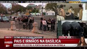 A mãe de sara fernanda, a mãe de sara bárbara bandeira os avós de sara carreira ricardo landum, amigo e compositor bárbara bandeira dor profunda no derradeiro adeus a sara carreira já começou. Funeral Sara Carreira Youtube