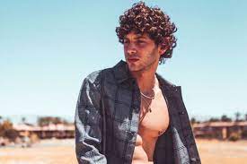 15 Striking Ways To Rock Jewfro Hairstyles For Modern Men