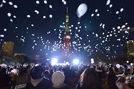 New Years Eve 2012 Tokyo Japan Ballongfest Folk Slapp Ballonger Under Nytta New Year S Eve Around The World Celebration Around The World New Years Countdown