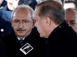 Kemal kılıçdaroğlu fatih altaylı'nın 2 sorusuna 2 farklı cevap veriyor ondan sonra kalıyor.çok komik.kemal kılıçdaroğlu'ndan. Kilicdaroglu Nun Erdogan A Komik Bakisi