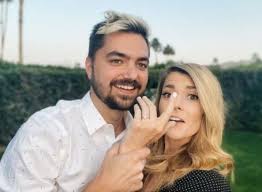 Who is Grace Helbig dating? Grace Helbig boyfriend, husband