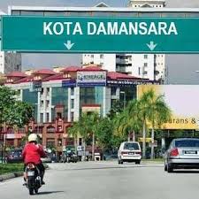 Kat kedai perabot takat nak beli sofa berasingan cam ni memang mahal. Kota Damansara Photos Facebook