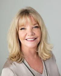 Welcome to the Crown Media family Maureen Barrett, who joins the company as  director, talent relations & events! Maureen has an impressive background  managing talent and corporate events as founder…