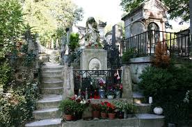 Pere lachai̇se durağında inerseniz yokuş yukarı çıkmak zorunda kalırsınız ve yorucu olur. Chopin Grab Friedhof Pere Kostenloses Foto Auf Pixabay