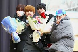 Jutaan orang menangis mendengar lagu untuk sahabat ini. Lirik Lagu Masa Sma Cara Golden