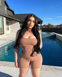 Adriana Lianne - Free pics, galleries & more at Babepedia