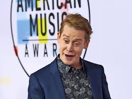 Roberts blossom old man marley. Macaulay Culkin Aus Kevin Allein Zu Haus Lasst Fans Uber Seinen Vornamen Abstimmen